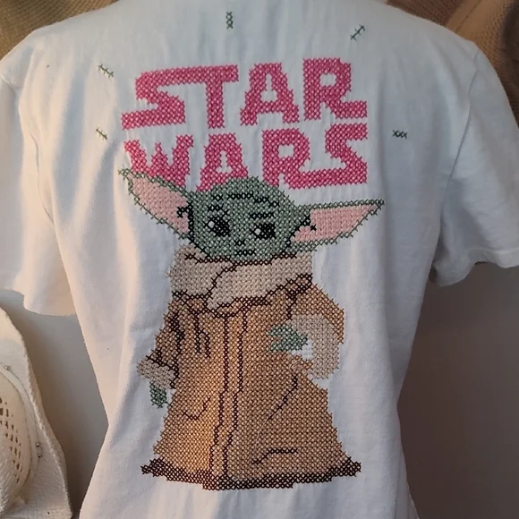 Zara White T-Shirt with Cross Stitch Baby Yoda - Picture 8 of 8